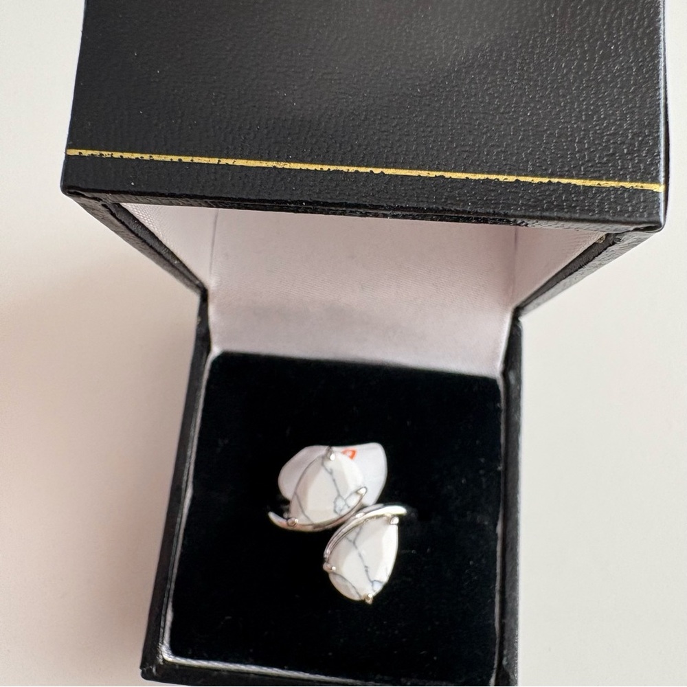 Bomb Party To Have & Hold Ring RG13258 Howlite Magnesite Rhodium Plating - Picture 1 of 8